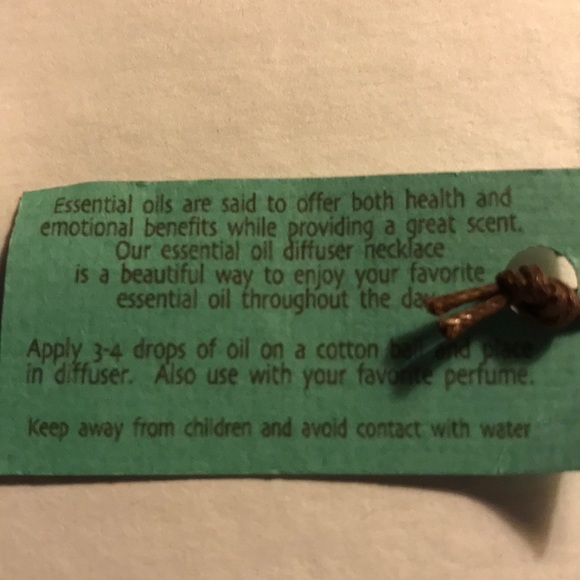 - Julio Designs Scent Diffuser Woman’s Pendant NWT - Picture 5 of 5